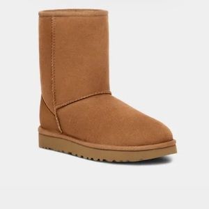 UGG Classic Short Boots size 9